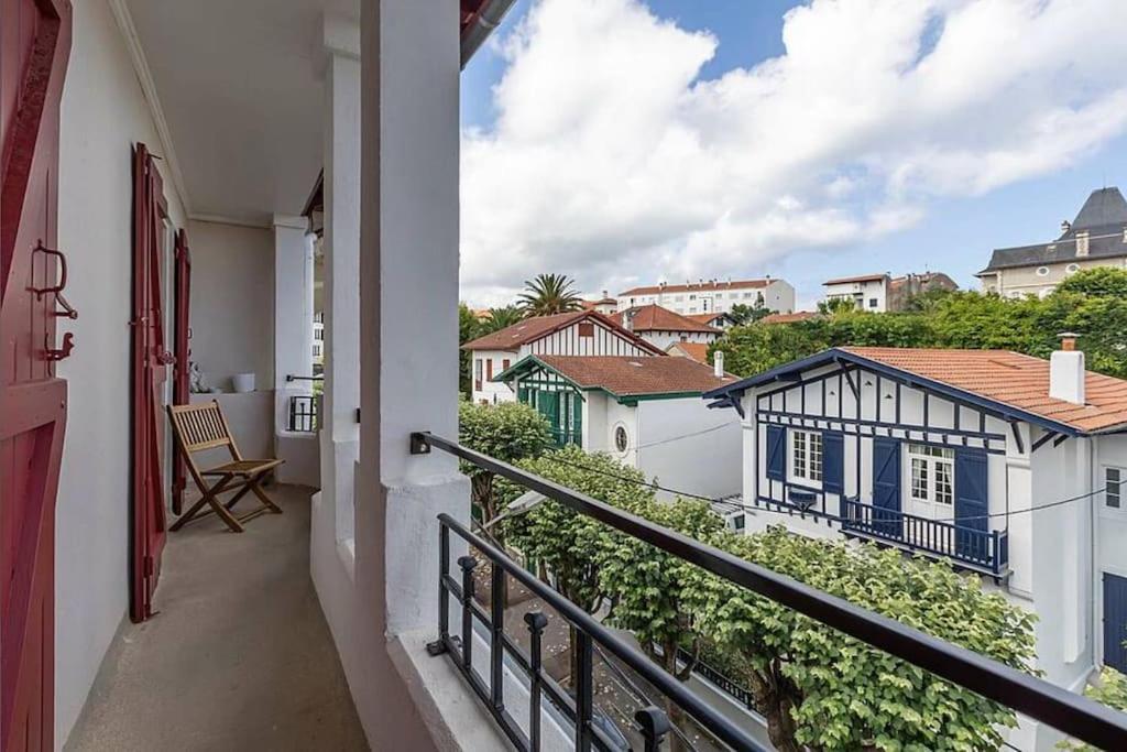 Exceptionnel 3 Pieces Art Deco En Dernier Etage Avec Garage Prive Centre Biarritz Apartment Exterior foto